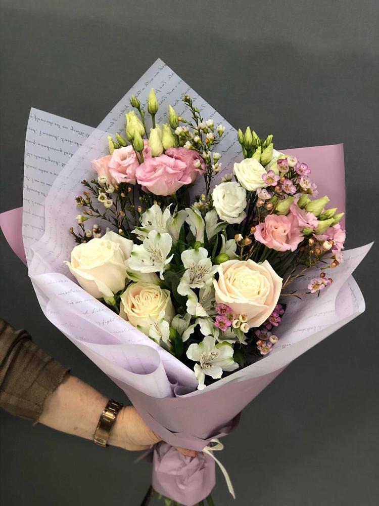 Букет цветов из: Альстромерии, Розы и Лизиантусы в Нарышкино