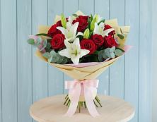 Букет цветов из:  Лилии и Розы в Нарышкино
