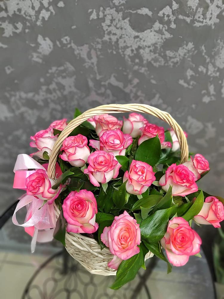 Цветочная композиция из Розы в корзине в Нарышкино