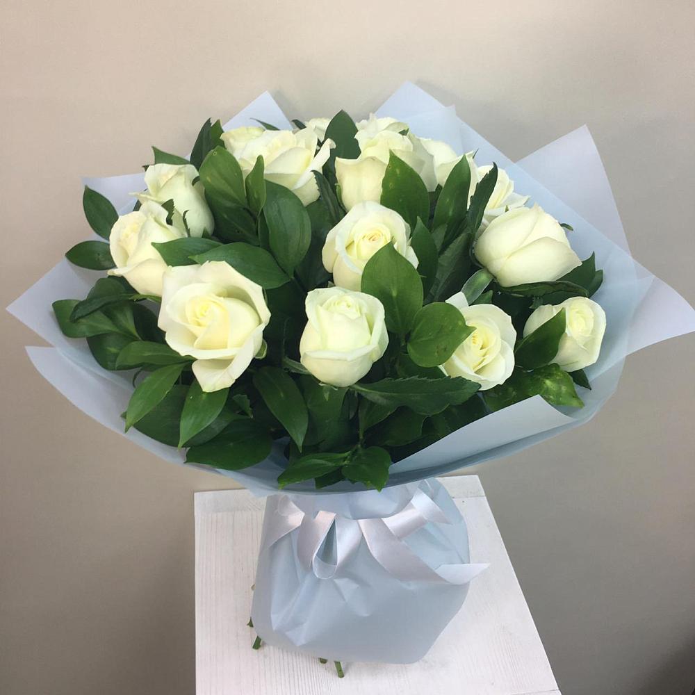 Букет 15 Белых роз Проуд в Нарышкино