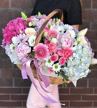 Цветочная композиция из Розы, Хризантемы, Пионы и Лизиантусы в корзине #REPLACE_PRED# Нарышкино