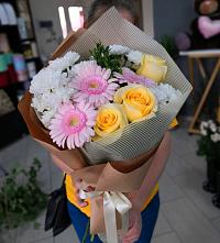 Букет цветов из:  Герберы, Розы и Хризантемы в Нарышкино