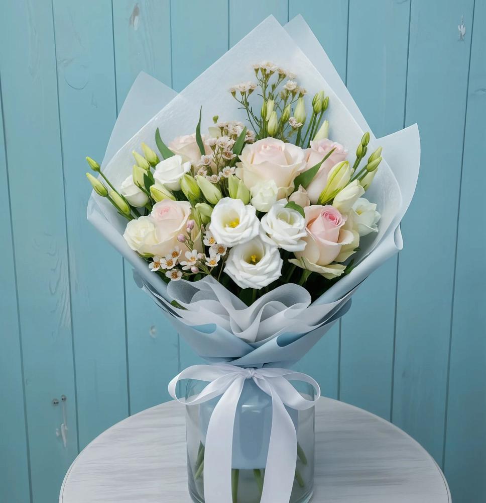 Букет цветов из: Розы и Лизиантусы в Нарышкино