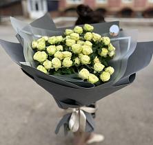 Букет Белые кустовые розы Солинеро в Нарышкино