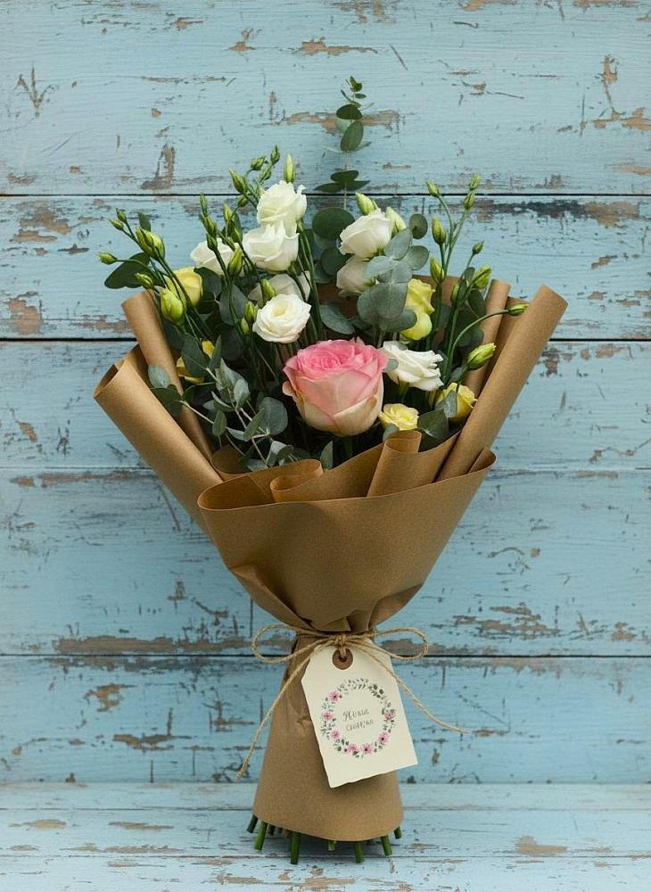 Букет цветов из: Розы и Лизиантусы в Нарышкино