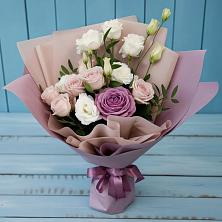 Букет цветов из:  Розы и Лизиантусы в Нарышкино