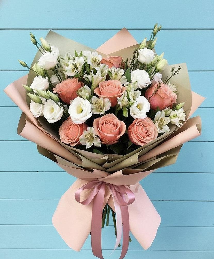 Букет цветов из: Розы, Альстромерии и Лизиантусы в Нарышкино
