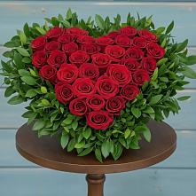 Цветочная композиция из Розы в виде сердца в Нарышкино