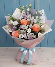 Букет цветов из:  Лизиантусы, Розы, Альстромерии и Гипсофила в Нарышкино