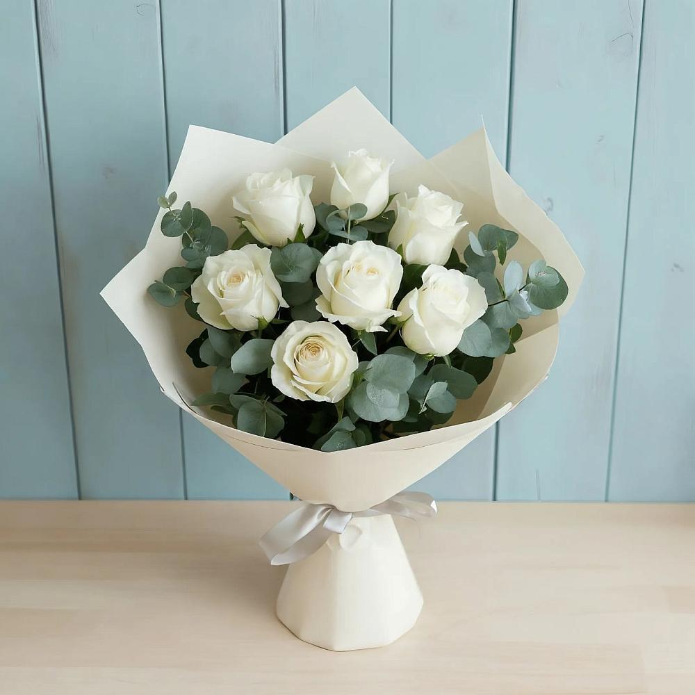 Букет Белые розы в Эвкалипте в Нарышкино