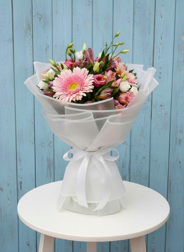 Букет цветов из: Герберы, Альстромерии и Лизиантусы в Нарышкино