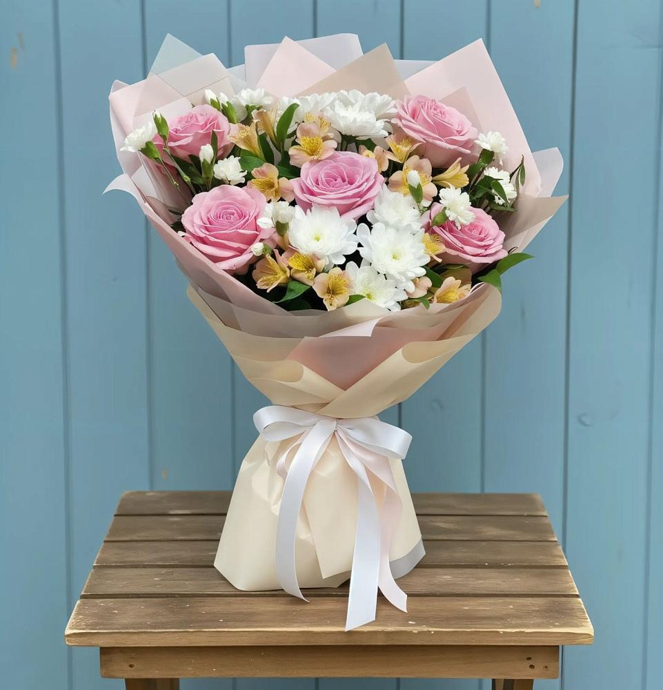 Букет цветов из: Гвоздики, Орхидеи и Розы в Нарышкино