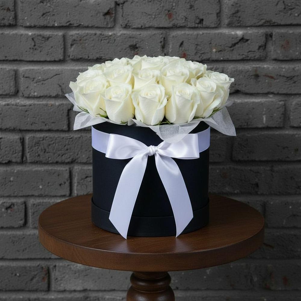 Цветочная композиция из Розы в шляпной коробке в Нарышкино