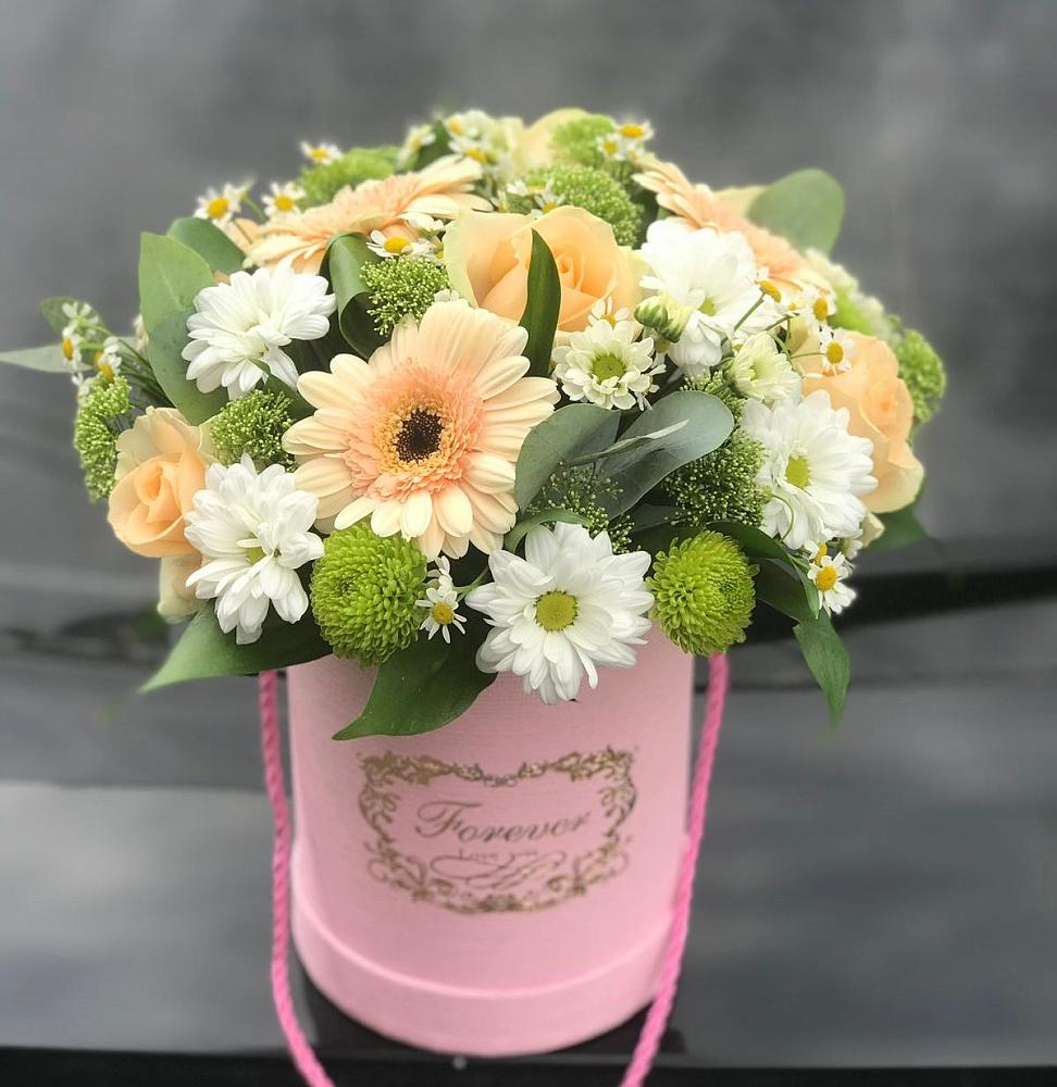 Цветочная композиция из Розы, Герберы и Хризантемы в шляпной коробке в Нарышкино