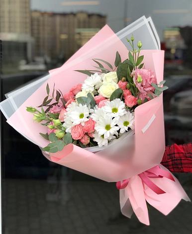 Букет цветов из: Розы, Лизиантусы и Хризантемы в Нарышкино