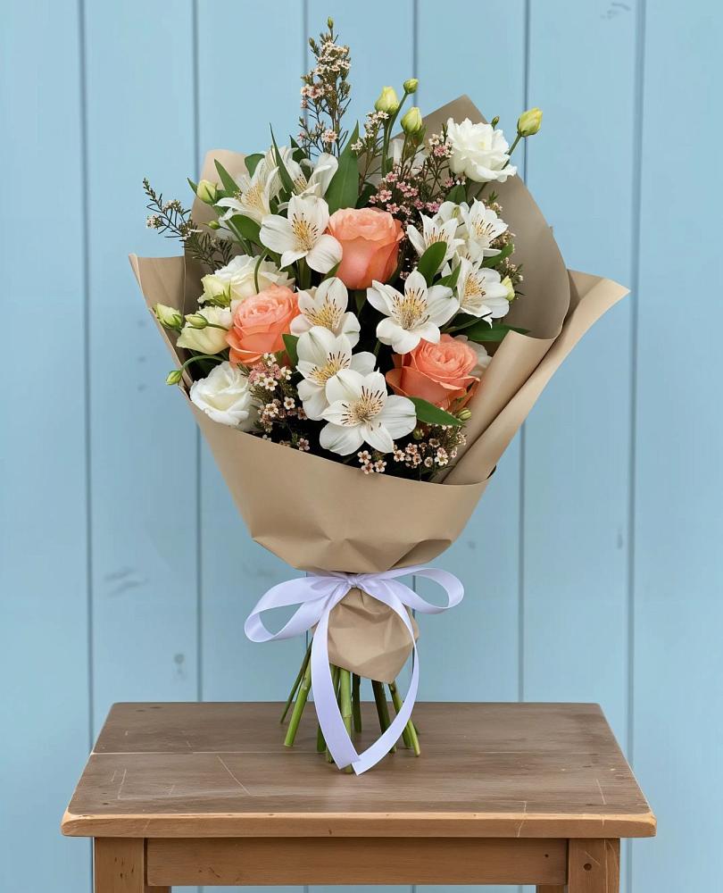 Букет цветов из: Альстромерии, Лизиантусы, Розы и Хризантемы в Нарышкино