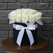 Цветочная композиция из Розы в шляпной коробке в Нарышкино