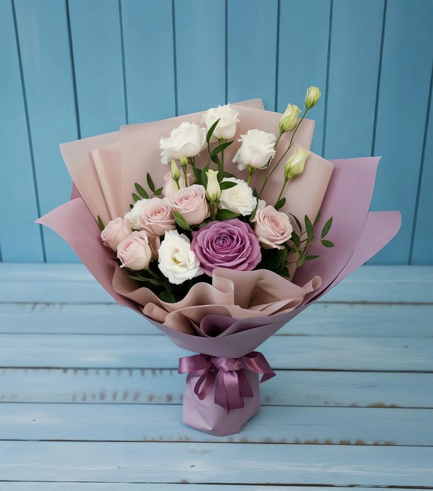 Букет цветов из: Розы и Лизиантусы в Нарышкино